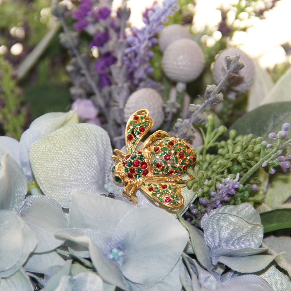 Joan Rivers Vintage Holly Berry Jolly Bee Pin